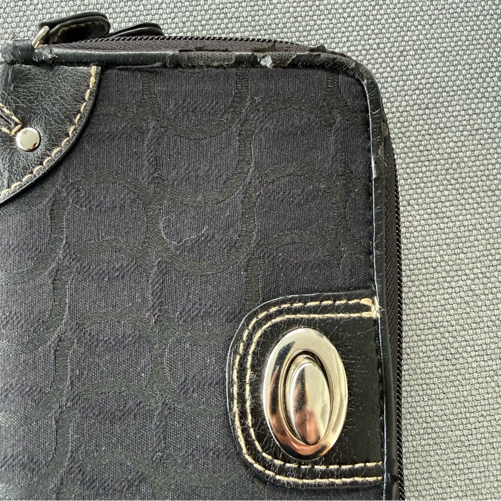 Black Patterned Multi-Functional Clutch with Zip … - image 8